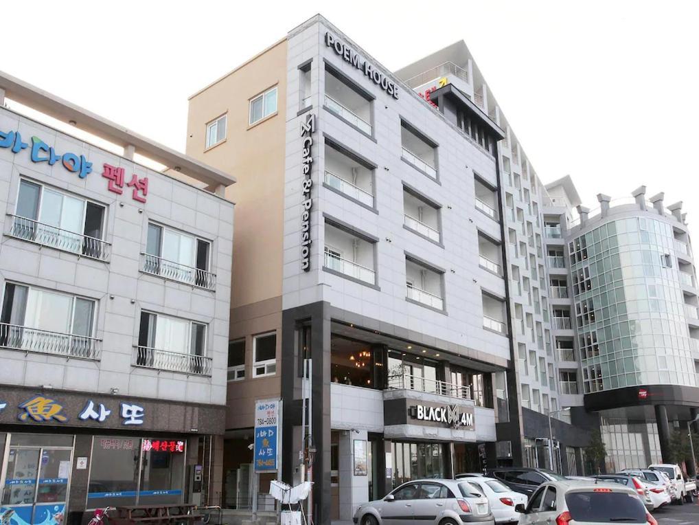 Poem House Aparthotel Jeju Exterior photo